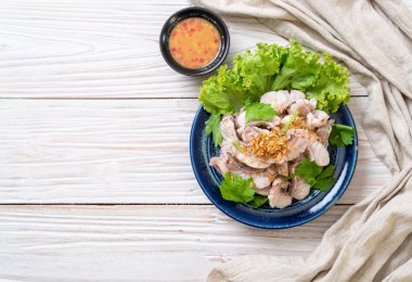 Haşlanmış balık dip sos ile