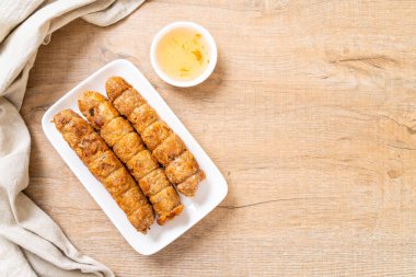 Derin kızarmış Yengeç rulo