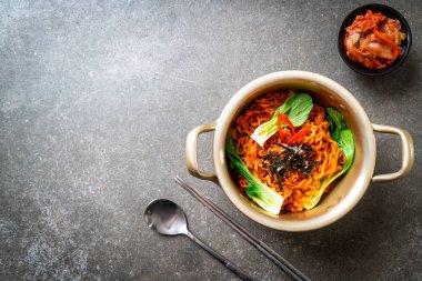 sebze ve kimchi Koreli anlık erişte