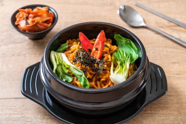 sebze ve kimchi Koreli anlık erişte