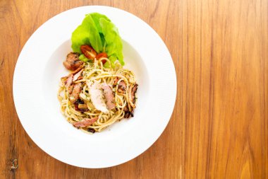 pastırma sarımsak ve biber ile spagetti