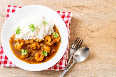 Pirinç Köri soslu karides