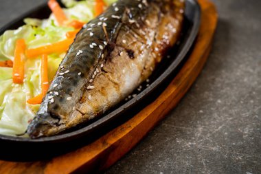 Teriyaki soslu ızgara Saba balık biftek