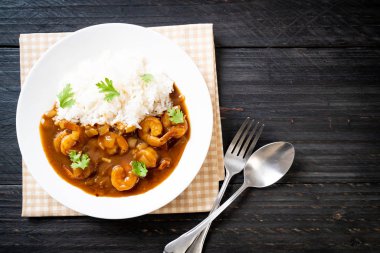 Pirinç Köri soslu karides