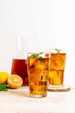 Buz limon çay bardak