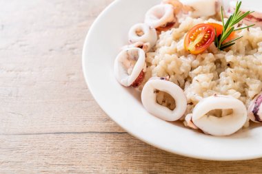 Kalamarlar veya ahtapot risotto