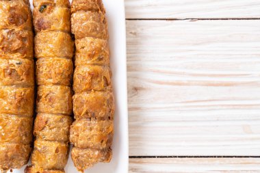 Derin kızarmış Yengeç rulo