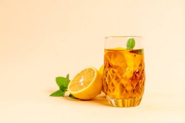 Buz limon çay bardak