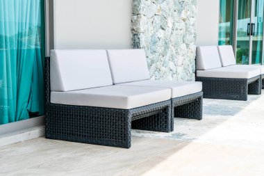 Kanepe dekorasyon açık veranda üzerinde yastık