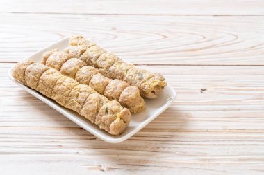 Buharda yengeç et rulo