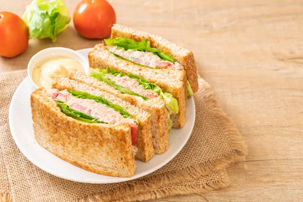 Panino al tonno fatto in casa — Foto Stock