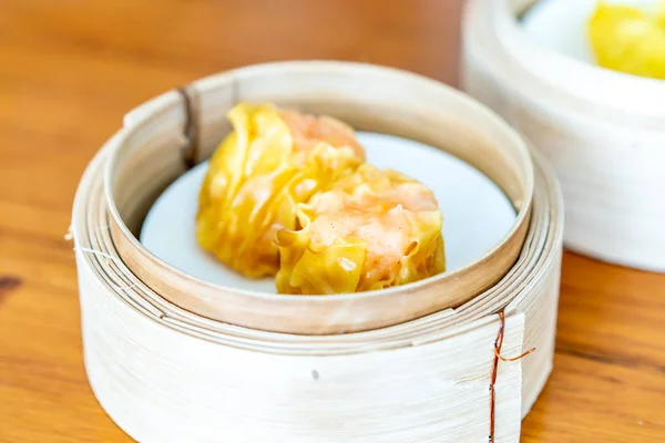 Räkor dumplings-dim sum — Stockfoto