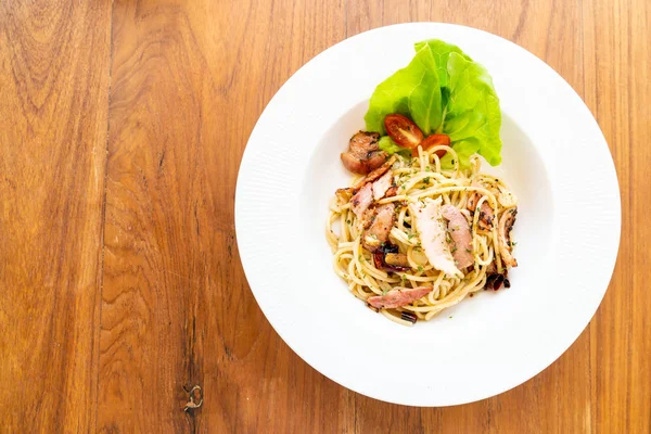 pastırma sarımsak ve biber ile spagetti
