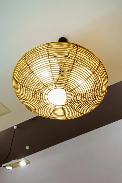 Hermosa lámpara colgante — Foto de Stock