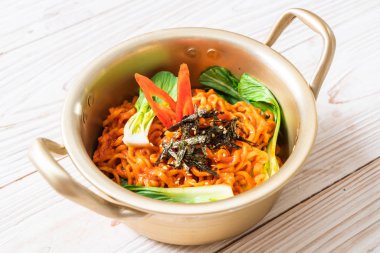 sebze ve kimchi Koreli anlık erişte