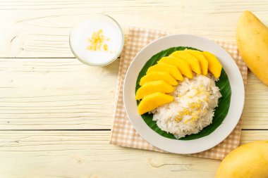 yapışkan pirinç ile mango