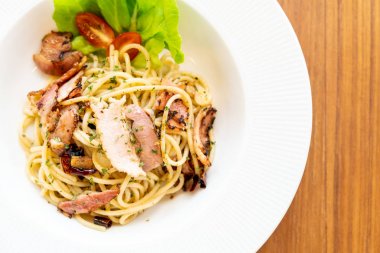 pastırma sarımsak ve biber ile spagetti