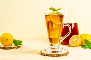 Buz limon çay bardak