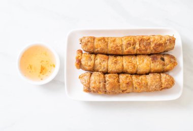 Derin kızarmış Yengeç rulo