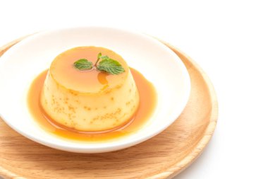 Ev yapımı karamel kremalı puding