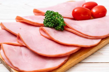 dilimlenmiş jambon füme