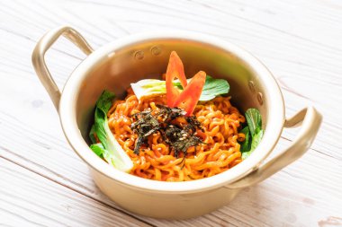 sebze ve kimchi Koreli anlık erişte