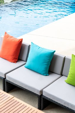 Kanepe dekorasyon açık veranda üzerinde yastık