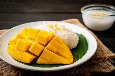 yapışkan pirinç ile mango