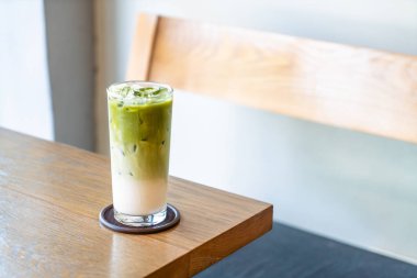 Sütlü buzlu matcha yeşil çay