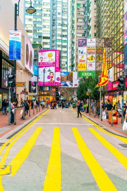 Hong Kong - 21 Şubat 2019: İnsanlar arasında Hennessy Road, Ca