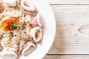 Kalamarlar veya ahtapot risotto