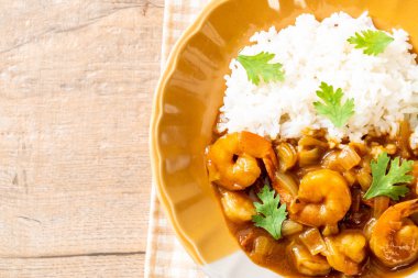 Pirinç Köri soslu karides