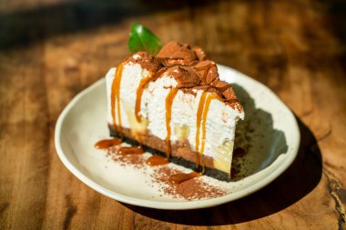 Karamel ile Banoffee Kek