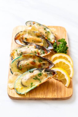 peynir pişmiş midye  