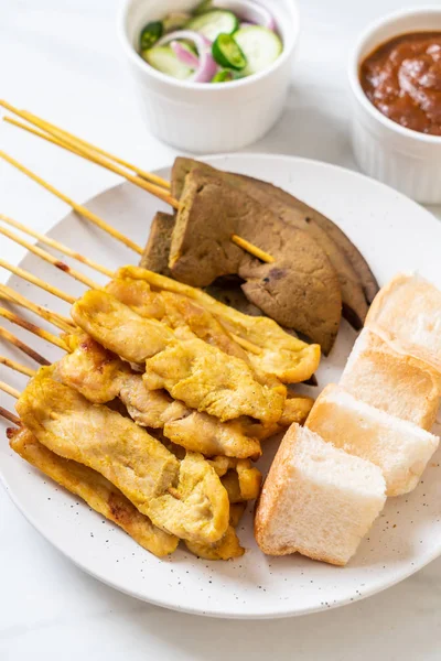 Pork Satay with your Peanut Sauce  and pickles which are cucumbe — Stock Photo, Image