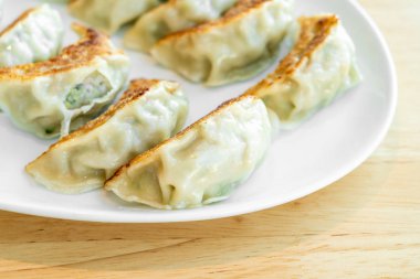 Japon gyoza veya soya sosu ile köfte