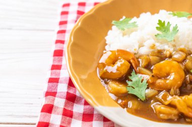 Pirinç Köri soslu karides