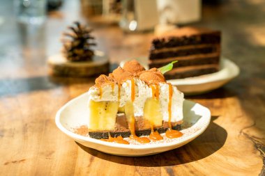 Karamel ile Banoffee Kek