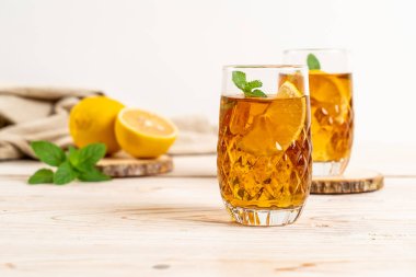 Buz limon çay bardak