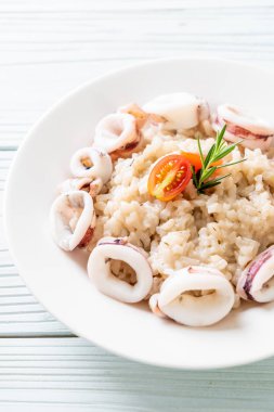 Kalamarlar veya ahtapot risotto