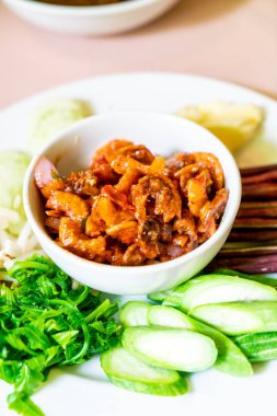 Taze Sebzeli Karides Biber Ezmesi