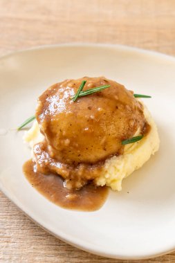 sos soslu patates püresi