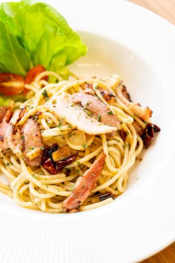 pastırma sarımsak ve biber ile spagetti