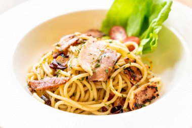 pastırma sarımsak ve biber ile spagetti