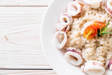 Kalamarlar veya ahtapot risotto