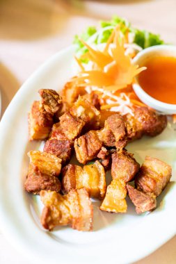 derin kızarmış domuz eti 