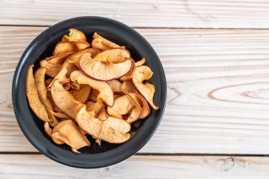 Ev yapımı kurutulmuş organik elma dilimli