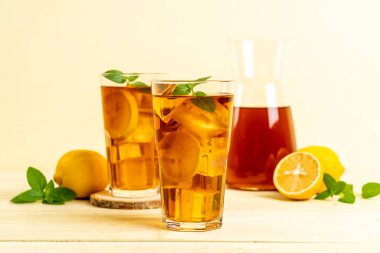 Buz limon çay bardak