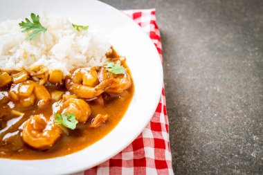 Pirinç Köri soslu karides