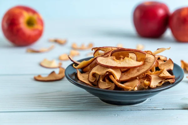 Ev yapımı kurutulmuş organik elma dilimli